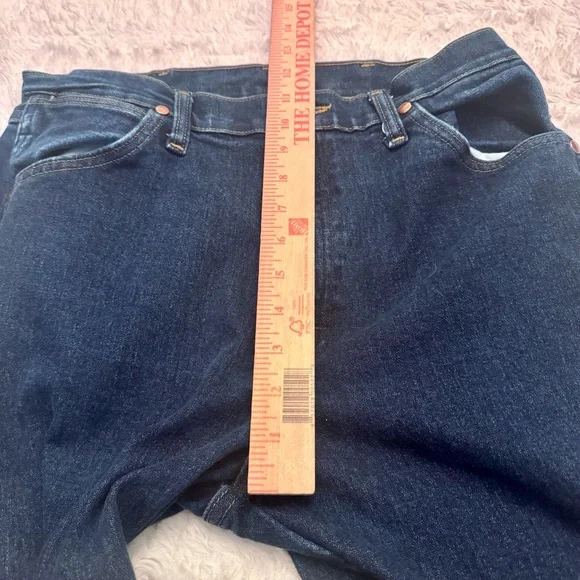 Vintage Wrangler Men’s Dark Wash Denim Jeans Size 32x34 – Classic Straight fit - Picture 4 of 6